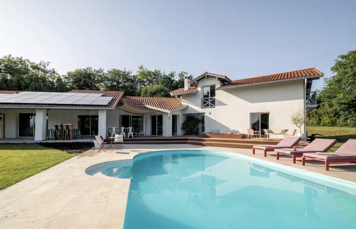 Biarritz villa pool